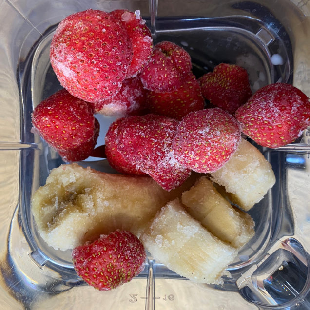 Strawberry, Banana & Kale Smoothie The Busy Vegetarian